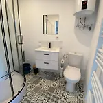 1er Etage - Centre-ville - Local Velos Disponible Lejlighed