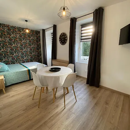 1er Etage - Centre-ville - Local Velos Disponible *