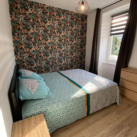 1er Etage - Centre-ville - Local Velos Disponible Lejlighed