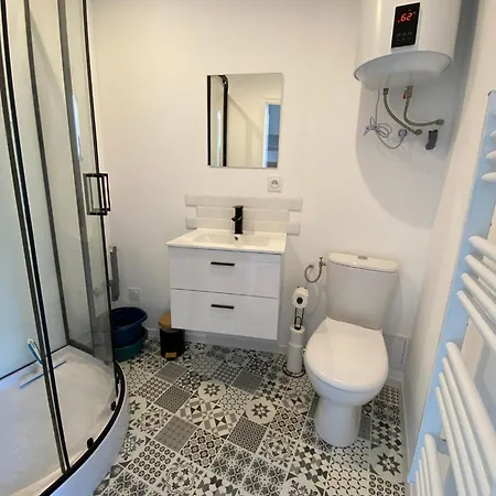 1er Etage - Centre-ville - Local Velos Disponible Lejlighed